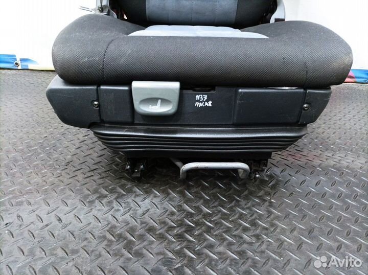 Сиденье пассажирское пневматическое Iveco Stralis