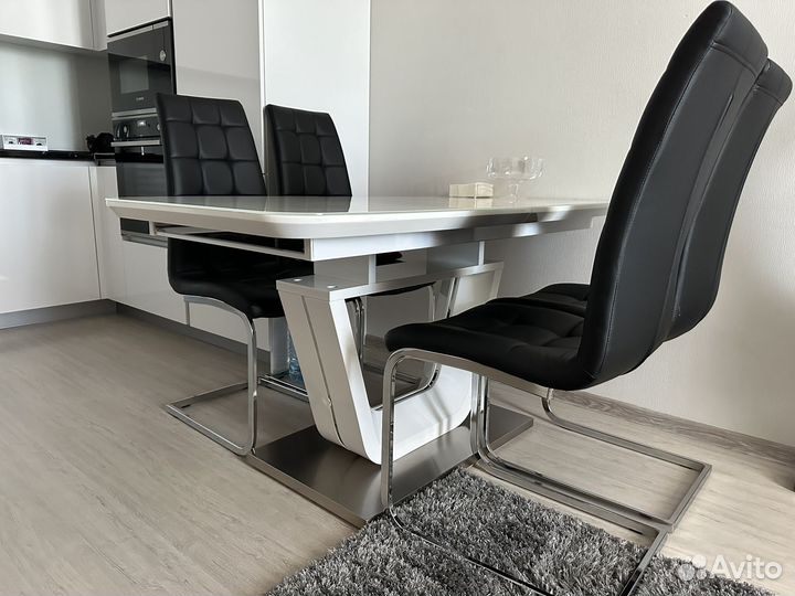 Кухонный стол