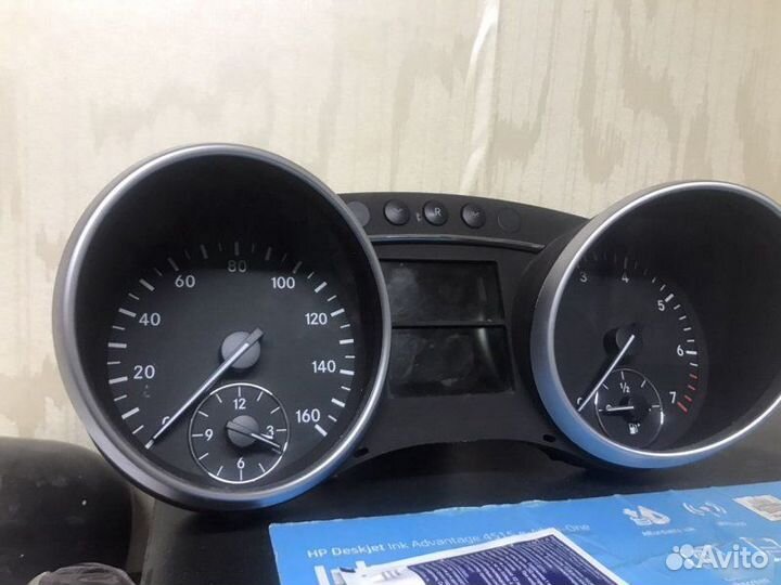 Щиток приборов Mercedes-Benz