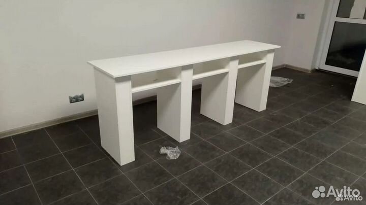 Маникюрный стол