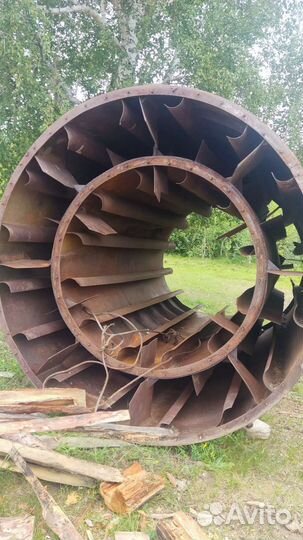 Две бочки металлических