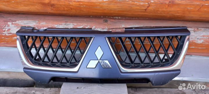 Решетка радиатора mitsubishi pajero sport