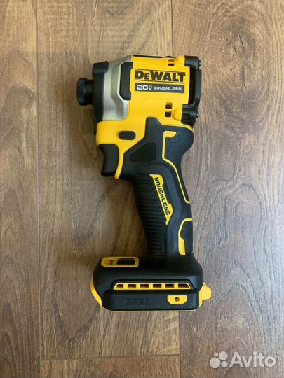 Аккумуляторный импульсный шуруповерт Dewalt DCF850