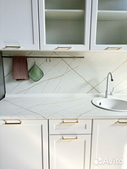 Кухня белая прямая