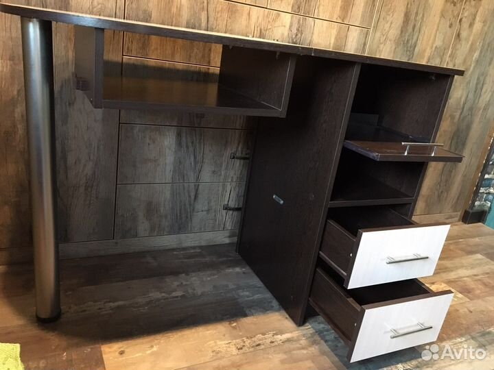 Стол маникюрный складной