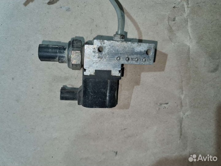 Блок клапанов пневмоподвески Mercedes W211/CLS219