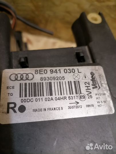 Фара правая ксенон Audi A4 B6 дефект