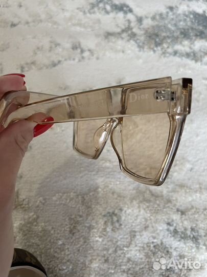 Солнцезащитные очки