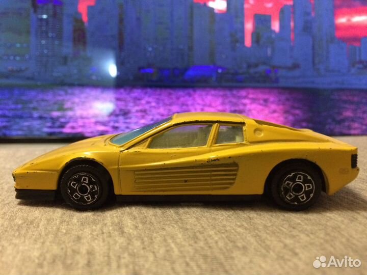 Ferrari Testarossa 1/43 Bburago (сделано в Италии)