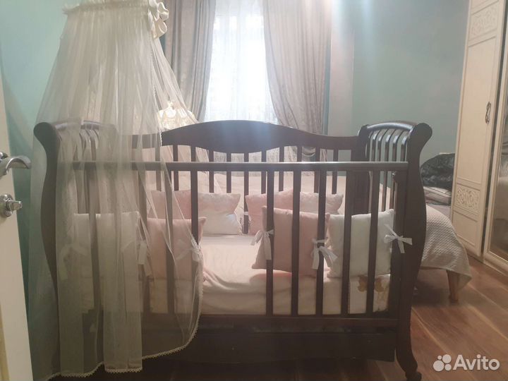 Кроватка деревянная большая, матрас, балдахин