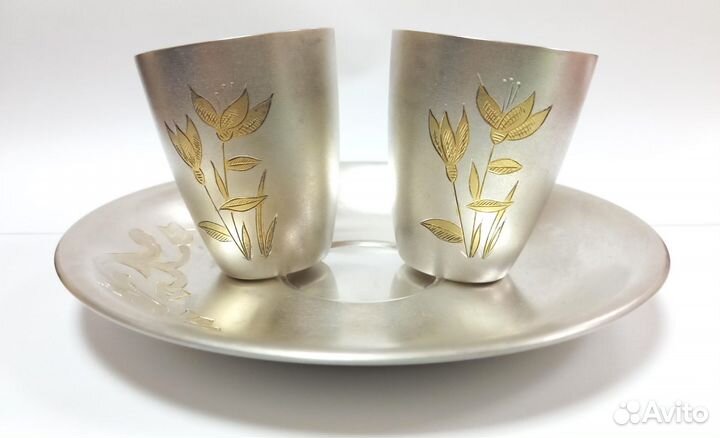 Крупные серебряные стопки, блюдце