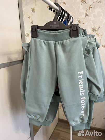 Костюм для девочки новый H&M