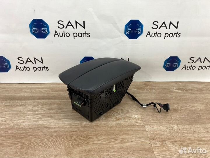 Подлокотник Bmw X5 E70 N52B30AF 2008