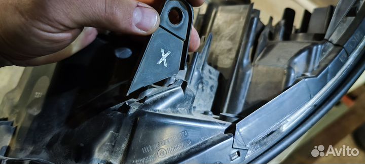 Фара 28-224 на toyota voxy ZRR70 с дефектом