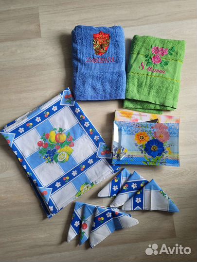 Полотенца, тарелки, скатерть