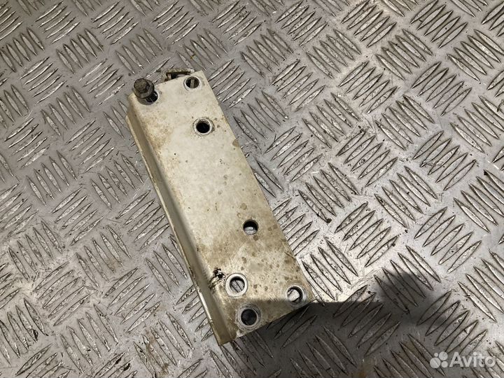 Кронштейн Volvo 21641263