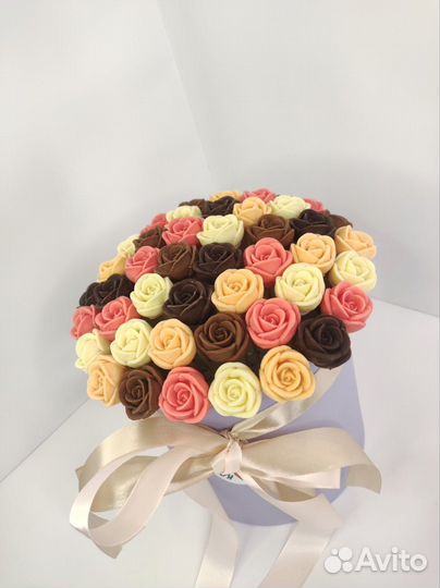 Розы из Трёх Видов Шоколада - 51 шт в Коробке