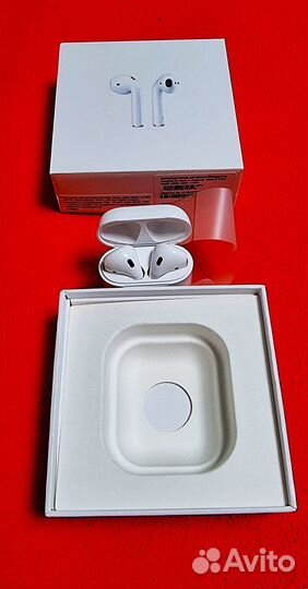 Беспроводные наушники Apple AirPods