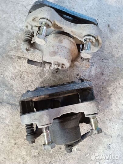 Суппорт передний Ниссан Скайлайн V35