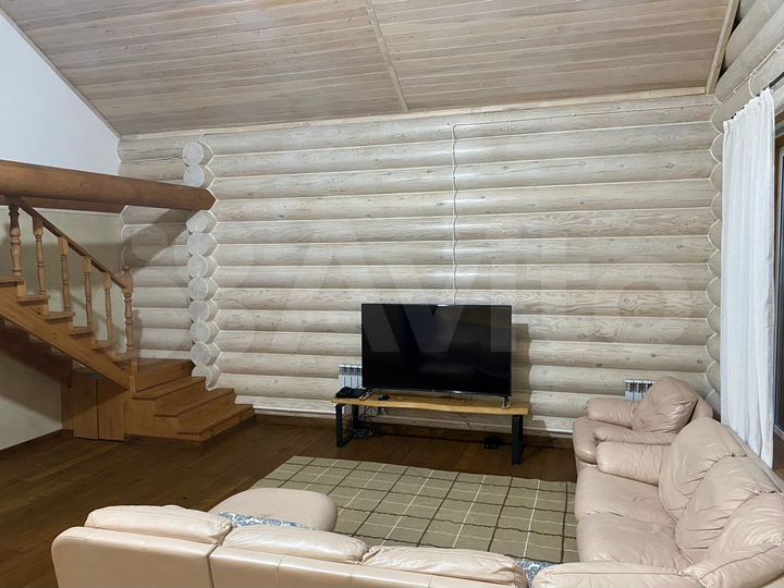 Коттедж 200 м² на участке 10 сот.