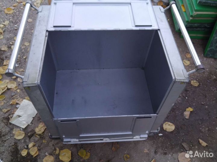 Ящик металлический на колёсах