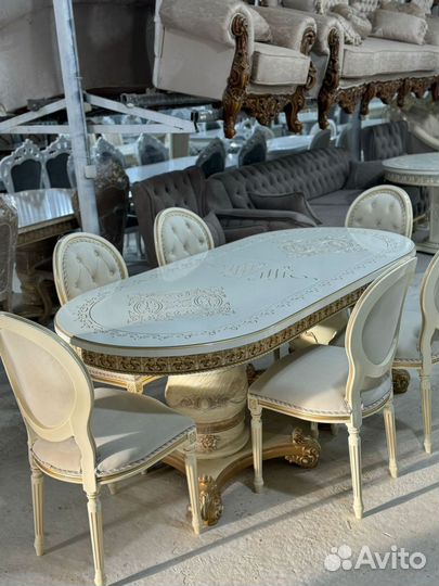 Кухонный стол и стулья