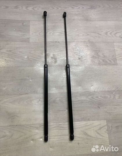 Амортизаторы капота Toyota camry