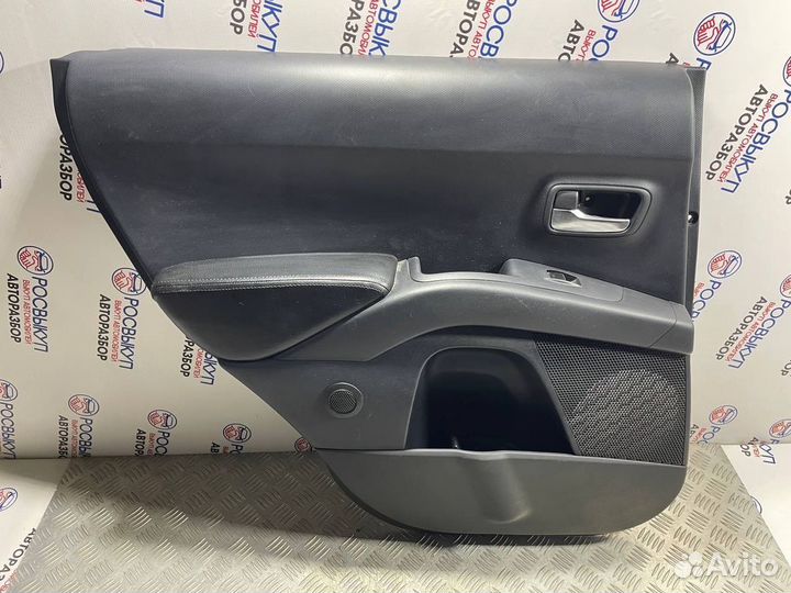 Обшивка двери Peugeot 4007