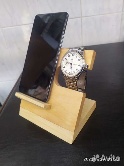 Подставка для телефона из дерева