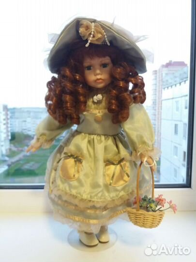 Кукла фарфоровая коллекционная