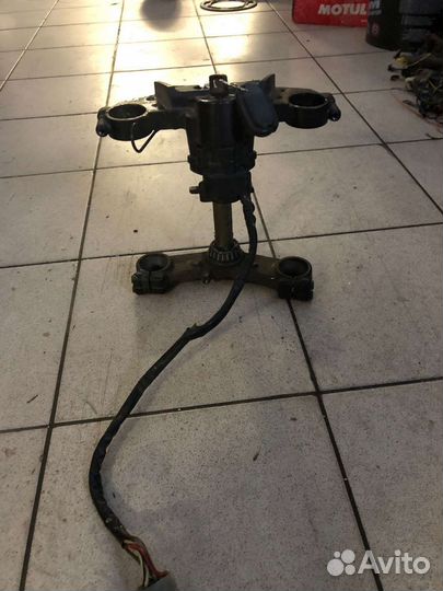 Траверса с замком зажигания Kawasaki ZZR 400 2