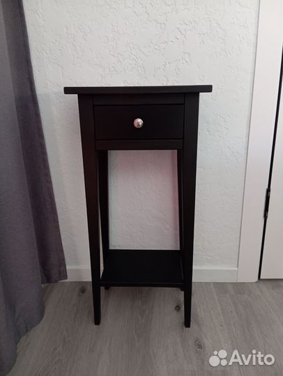 Столик консоль