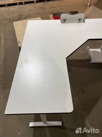 Стол компьютерный угловой