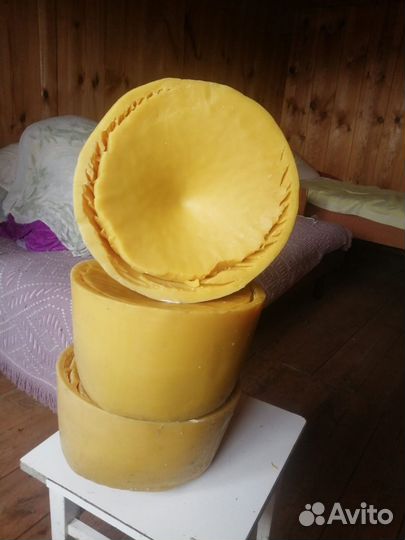 Воск пчелиный продам