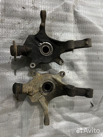 Поворотный кулак передний Renault Laguna 2