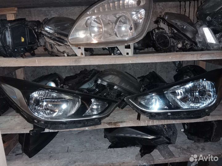 Передняя правая и левая фара Hyundai Solaris 2