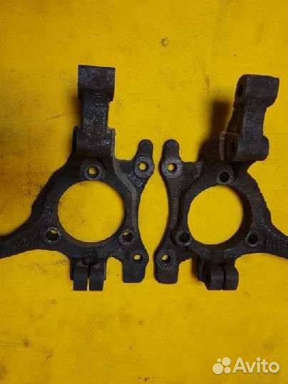 Поворотный кулак Opel Astra H левый и правый