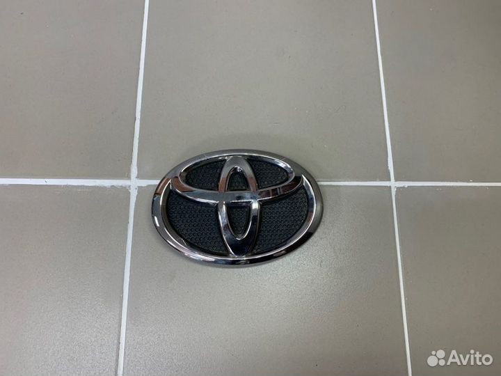 Эмблема Toyota Land Cruiser Prado 150 2017