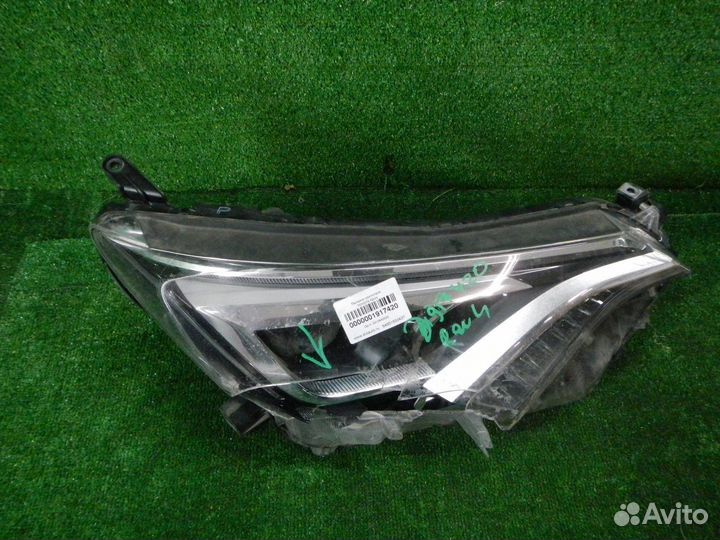 Фара правая Toyota RAV4
