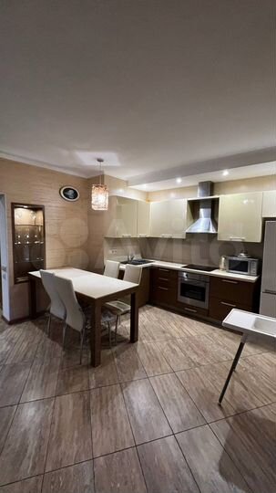 2-к. квартира, 70 м², 10/18 эт.