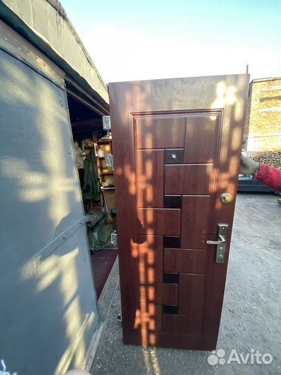 Дверь входная металлическая