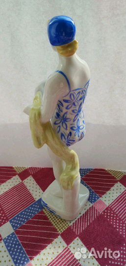Фарфоровая статуэтка (лфз )