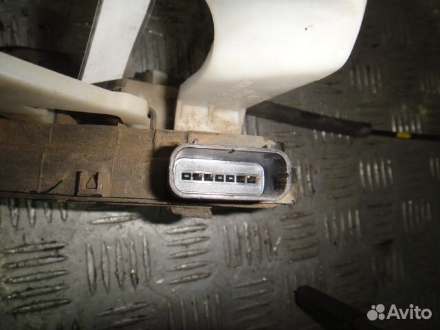 Замок двери Sonata GF (10-14) зад R б\у (арт. 814203S000)