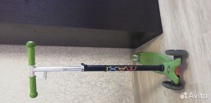 Самокат трехколесный