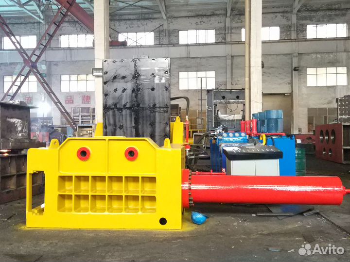 Пакетировочный пресс для переработки металлолома