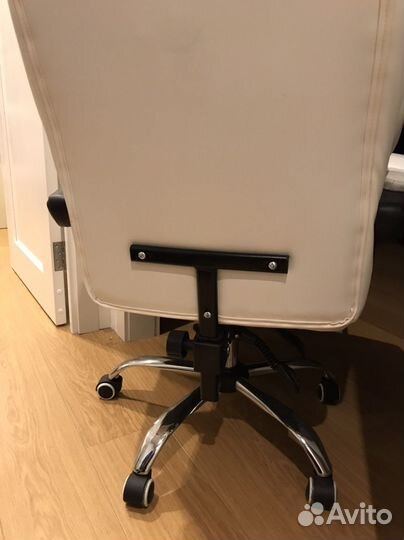 Офисное кожаное кресло бу