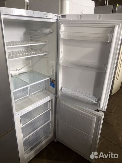 Холодильник indesit