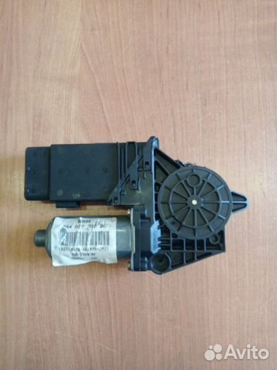 Моторчик стеклоподъемника передний правый