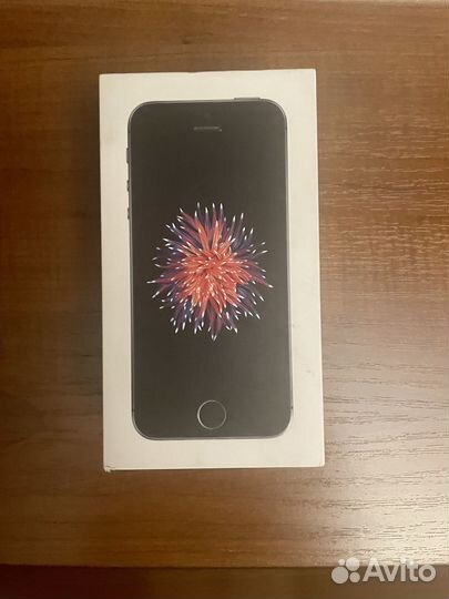 Коробка от iPhone se