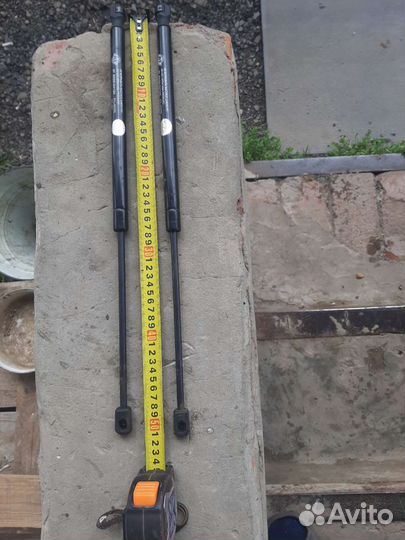 Газовые упоры багажника